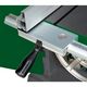 Aluminium-Parallelanschlag mit Exzenter-Schnellklemmung leicht und präzise verschiebbar, eingestellter Wert bequem über Millimeterskala ablesbar.