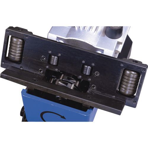 Mit zwei 6-fach Wendeplattenhalter