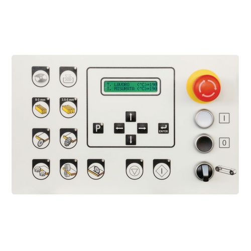 BedientafelÜber die an der Maschinenfrontseite angebrachte Bedientafel können alle Maschinenfunktionen schnell gesteuert werden. Insbesondere ist es möglich, am PLC das Bündigkappaggregat leicht und bequem auszuschalten, um auch bei Massivholzstreifen mit einer max. Dicke von 5 mm die Anleimung durchzuführen.