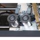 DruckrollenZwei Druckrollen pressen die Kante effizient und gleichmäßig auf das WerkstückEinstellung der Position des Druckaggregats bequem von der vorderen Maschinenseite