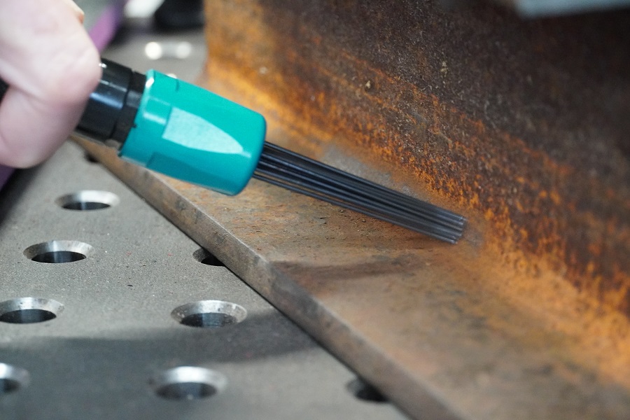 Rost entfernen mit dem Druckluftnadler